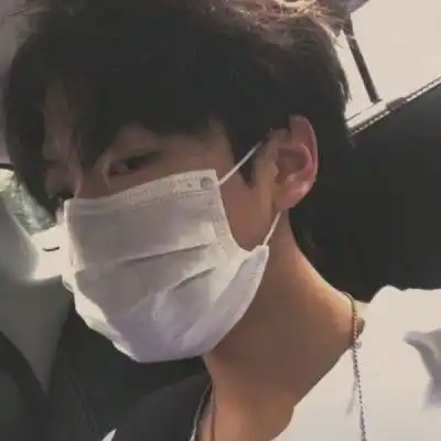 疫情期间戴口罩情侣头像文案
