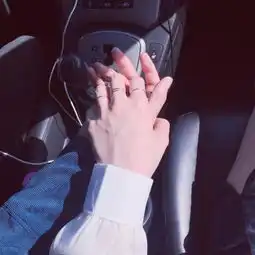 七夕节低调秀恩爱情侣头像一男一女2018最新好看的七夕情侣头像一对
