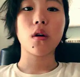 王菲16岁女儿窦靖童近照曝光
