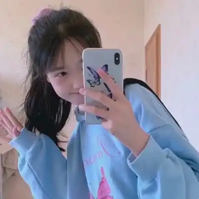 网易云热评发现女友在王者里处cp,为了让对面送皮肤,她一口一个
