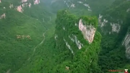 在贵州毕节的大山深处,这个悬崖峭壁的地方太美丽了

