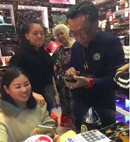 候耀华安娜金否认师徒关系有规矩大家都懂得网友不是很懂
