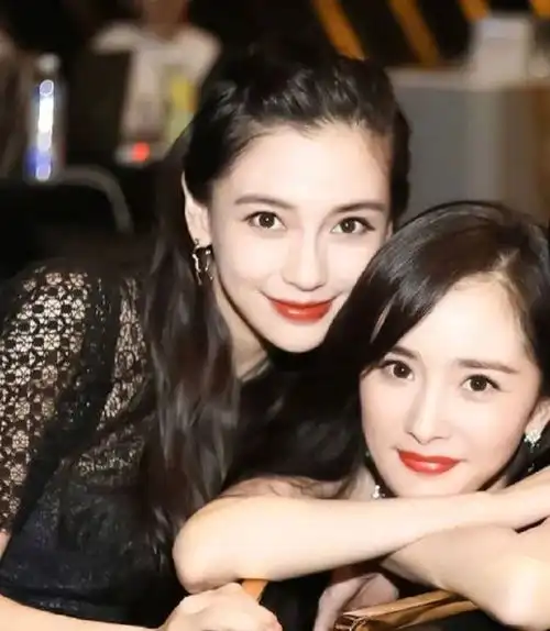 杨颖33周岁生日杨幂发文祝福,二人互称老师,评论区粉丝头像用心
