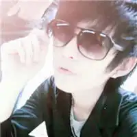 求和这个头像是情侣的类似情侣的也行不要那个红钻只要图片
