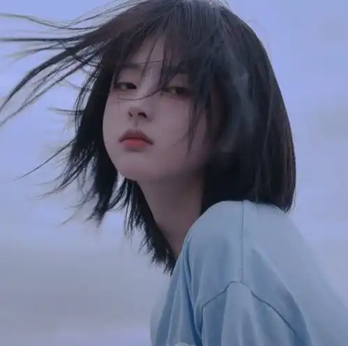 乐曲散落女生头像
