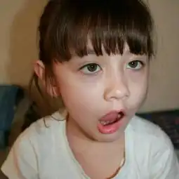 这个小孩的所有照片在哪告诉我
