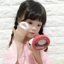求这个小女孩的情侣头像
