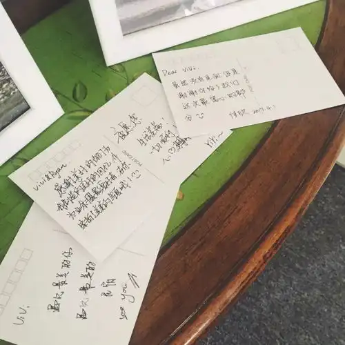 领证2年却拒绝婚礼这对小夫妻跑遍20多个国家,把爱的证明装进了一间房里
