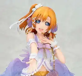 lovelive高坂穂乃果情人节手办甜美笑容直击心扉
