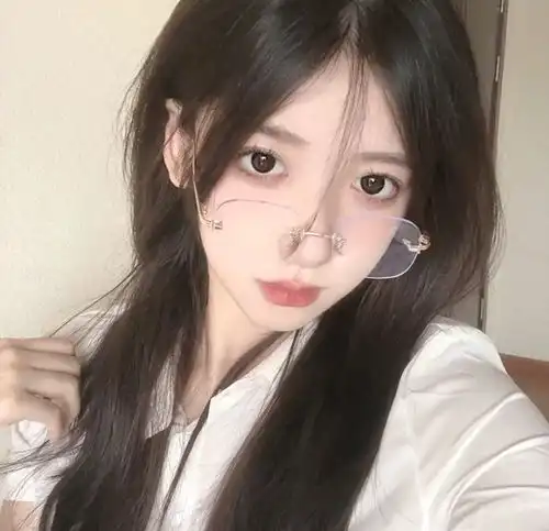 ins纯欲风女生头像
