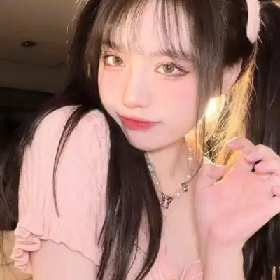 祁小念氛围感女生头像
