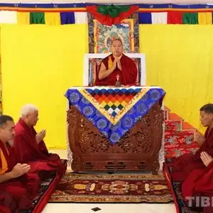 班禅额尔德尼确吉杰布为西藏日喀则市定日县地震灾区诵经祈福

