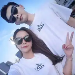 情侣头像每一次别离,就删去前尘旧梦,让自己漫步在云烟里

