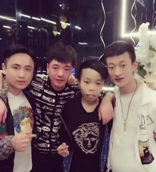 各大八卦主播纷纷站队散打哥,开播怒怼天道媳妇米菲
