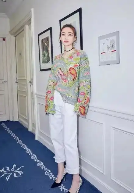 宋慧乔章泽天王丽坤同场比美,但都输给了178的她
