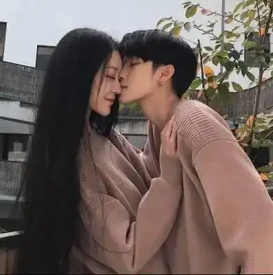 女生觉得很丑,男生却觉得很可爱的4个动作,丝毫没有抵抗力
