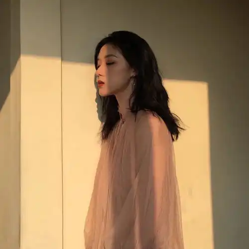 文艺到爆炸的女生头像
