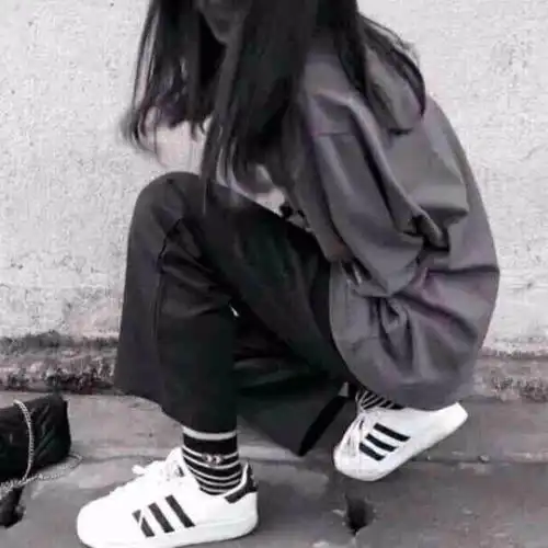 有没有这张图的情侣头像,在线等
