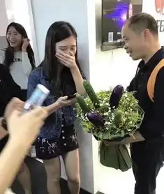 搞笑图片我有一张你在湖边偷看情侣洗澡的老照片
