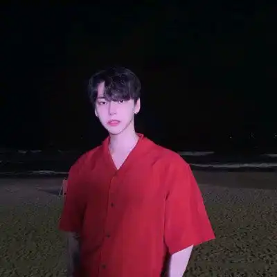 不易察觉情侣头像我寂寞的心苍凉你的笑
