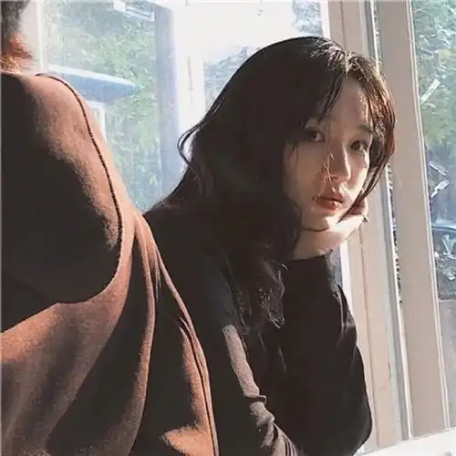 真人情侣头像以后有你在的日子里,一定要让她做回小孩
