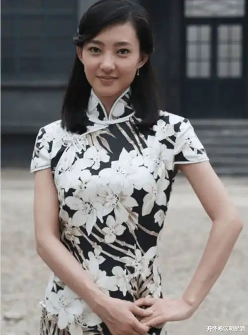 王丽坤的花样旗袍写真,展现不同的女人魅力,重回颜值巅峰

