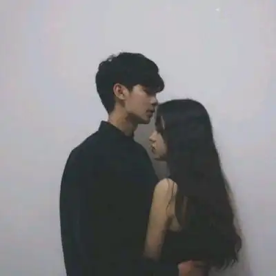 情侣真人头像一人一张分开一左一右情侣头像真人两张配对

