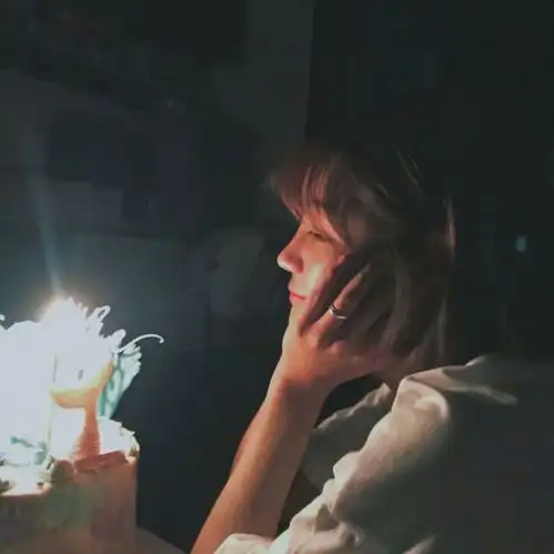 星星在天上,而你在我心里送你小红花情侣头像
