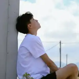 心情低落的男生头像心情男生头像

