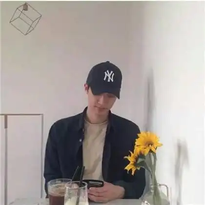 情侣头像真人一人一半,离开是短暂的我在原地等你
