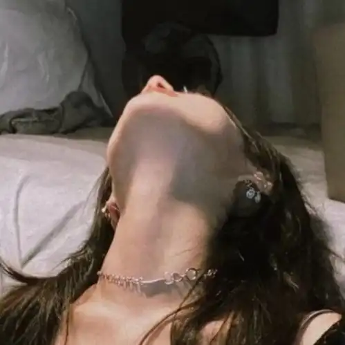 ins氛围感女生头像

