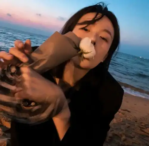 头像丨对于死去的人而言
