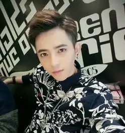 帮帮忙给我一个头像冷漠,不要笑的,孤魂的
