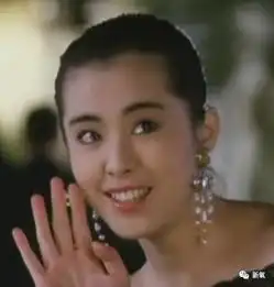 林青霞三白眼王祖贤龅牙李嘉欣整容,经典美人也有颜值bug
