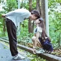 2012年最流行的情吕头像一左一右
