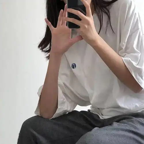 背景图别用你短暂的喜欢来打扰我了
