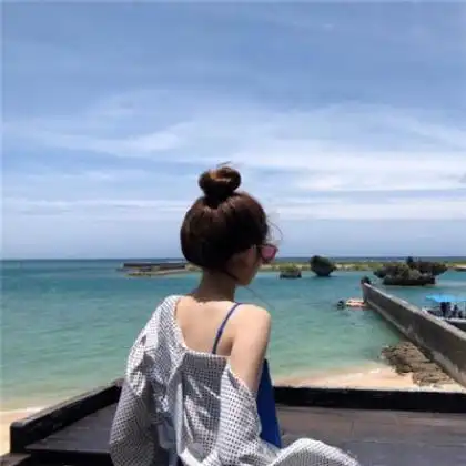 潮流情侣头像一男一女两张分开,趣味相同的人才能走到一起
