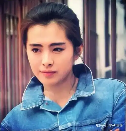 复古的港风穿搭该如何搭配
