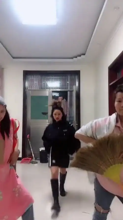 村里独一无二的,三姐妹沙雕组合,太尴尬了
