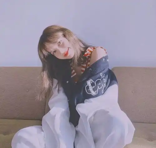 lisa头像人间芭比不是白叫的
