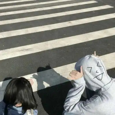 隔壁家小孩吃饱了情侣头像
