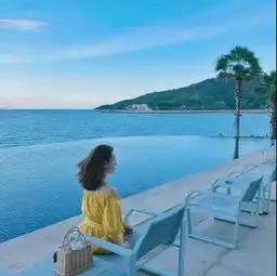 海上夜景美到炸人均3002间小径湾海景房,儿童乐园无限沙滩
