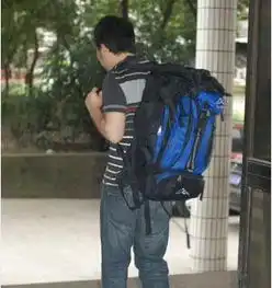 重庆最牛快递哥开宝马送快递
