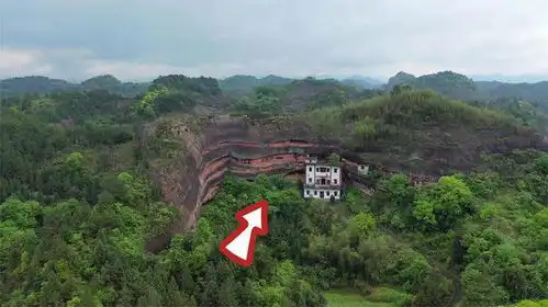 湖南大山发现一座道观,建在悬崖峭壁上,中国的工匠厉害了
