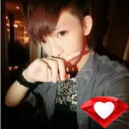 帮我把这个图片弄个情侣红钻图标,要能用的,情侣钻不能太小,可以用就采纳
