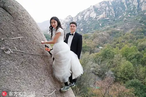 情侣悬崖峭壁拍婚纱照惊心动魄唐僧悟空师徒围观齐送祝福
