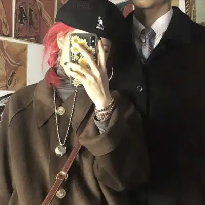 快手超火情侣头像真人一人一半2021如约而至不言而喻来日可期
