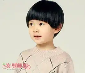 韩式可爱男生蘑菇头发型男生蘑菇头发型扎辫子
