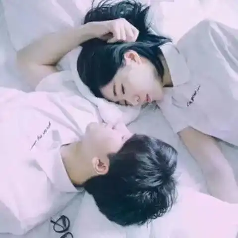 情侣头像你我本无缘分,全靠我死撑,这一生终是不会再相见
