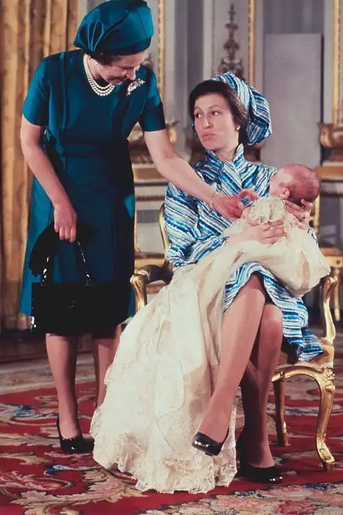 安妮公主牛上天,儿子穷得给牛奶做代言女王知道这事儿吗
